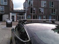 Dakdragerset voor de Tesla model 3 (afgebeeld is de wingbar zwart)