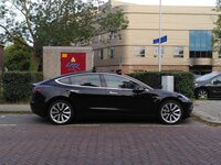 Dakdragerset voor de Tesla model 3 (afgebeeld is de wingbar zwart)