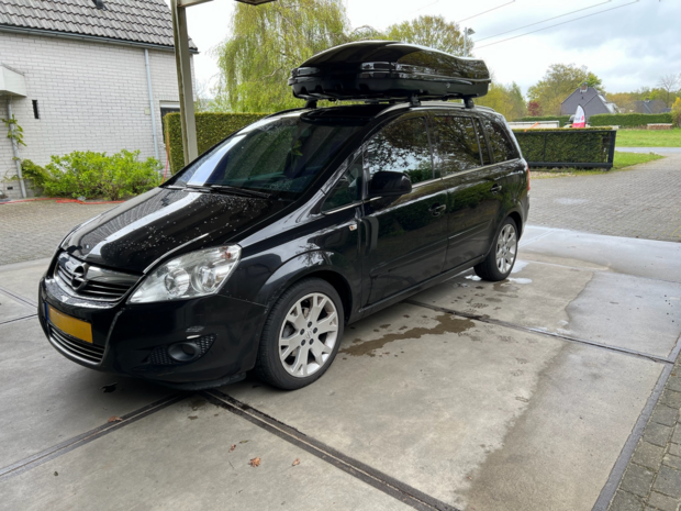 Opel Zafira | N7 680 liter | Hoogglans zwart | Model Marlin