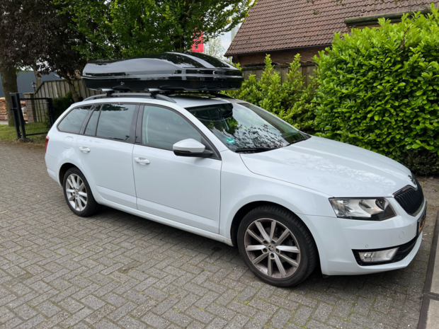 Skoda Octavia | N7 680 liter | Hoogglans zwart | Model Marlin