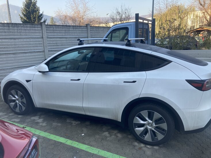 Dakdragerset voor de Tesla model 3 (afgebeeld is de aluminium)