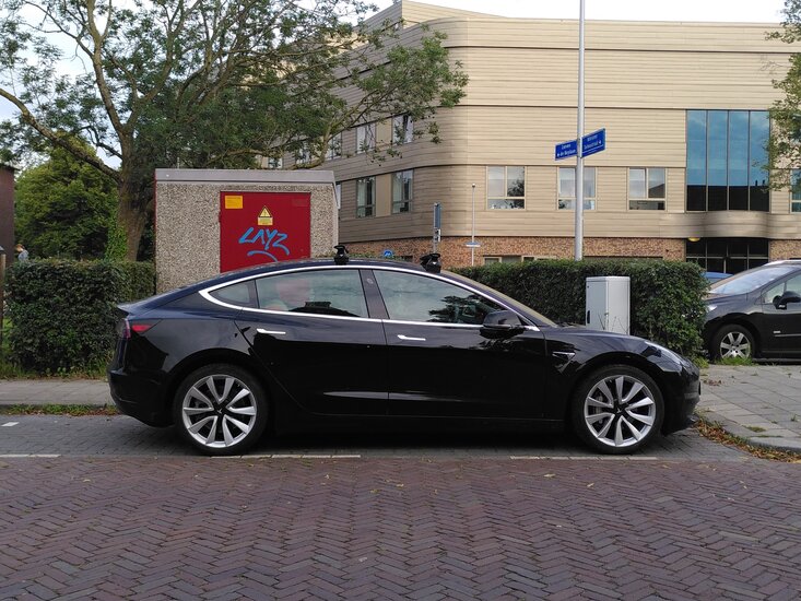 Dakdragerset voor de Tesla model 3 (afgebeeld is de wingbar zwart)