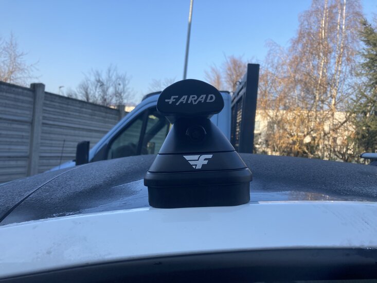 Dakdragerset voor de Tesla model 3 (afgebeeld is de aluminium)