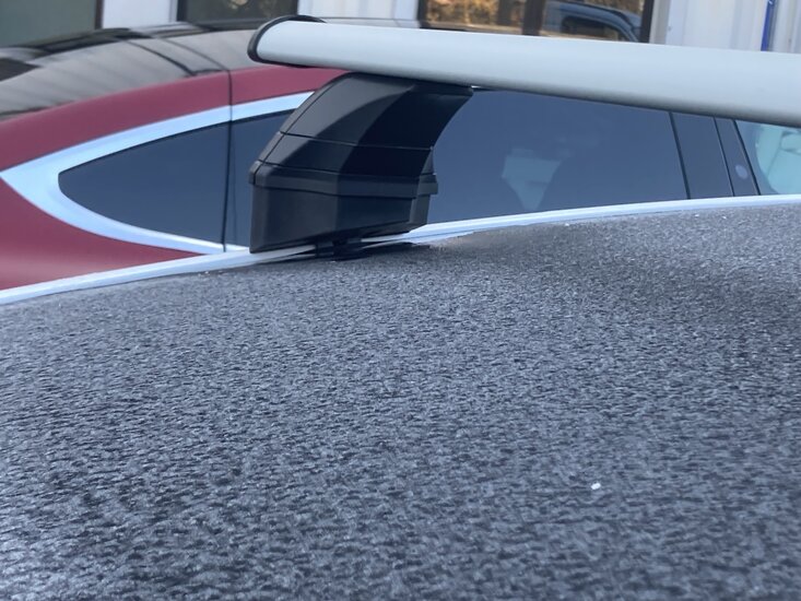 Dakdragerset voor de Tesla model 3 (afgebeeld is de aluminium)