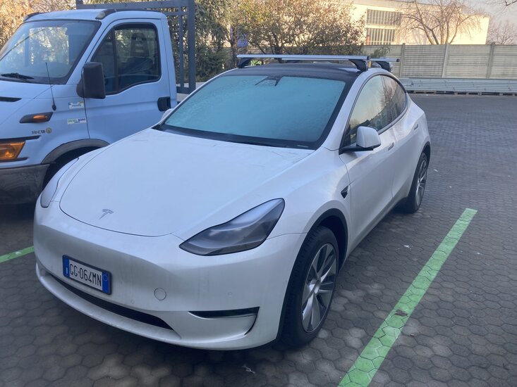 Dakdragerset voor de Tesla model 3 (afgebeeld is de aluminium)