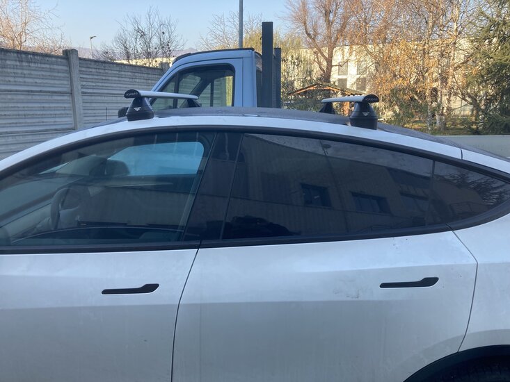 Dakdragerset voor de Tesla model 3 (afgebeeld is de aluminium)