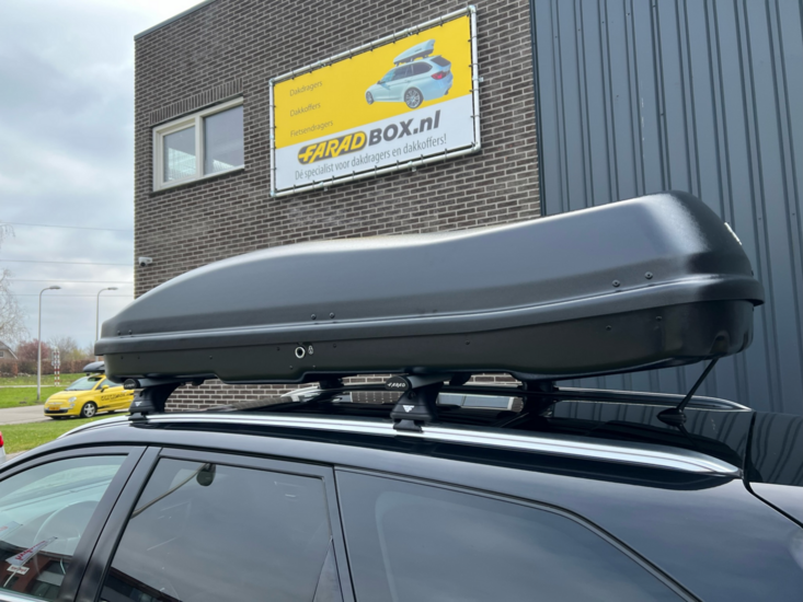 Toyota Auris Sports Tourer | N7 680 liter | Mat zwart | Model Marlin