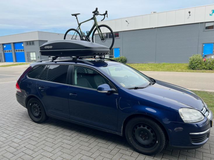 Volkswagen Golf ST | N18 430 liter | Pesio fietsendrager | Mat zwart | Model Crub