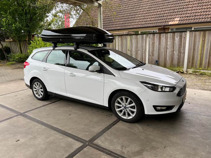 Ford Focus | N7 680 liter | Hoogglans zwart | Model Marlin