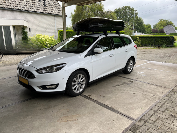 Ford Focus | N7 680 liter | Hoogglans zwart | Model Marlin