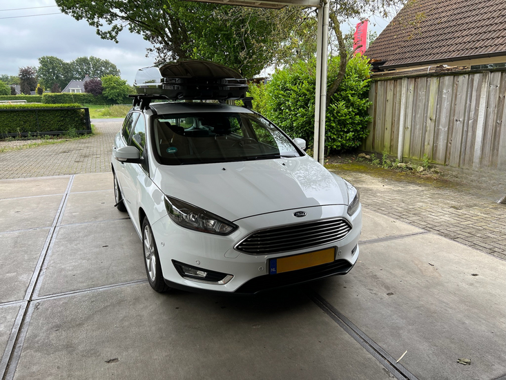 Ford Focus | N7 680 liter | Hoogglans zwart | Model Marlin