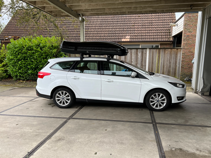Ford Focus | N7 680 liter | Hoogglans zwart | Model Marlin