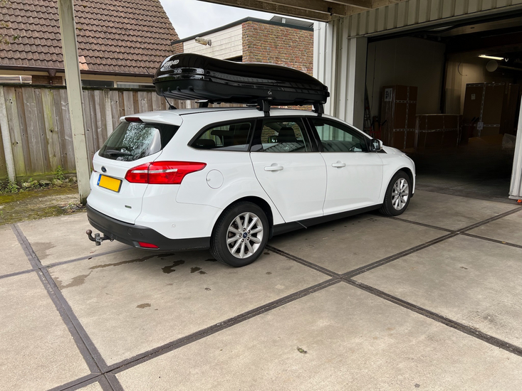 Ford Focus | N7 680 liter | Hoogglans zwart | Model Marlin