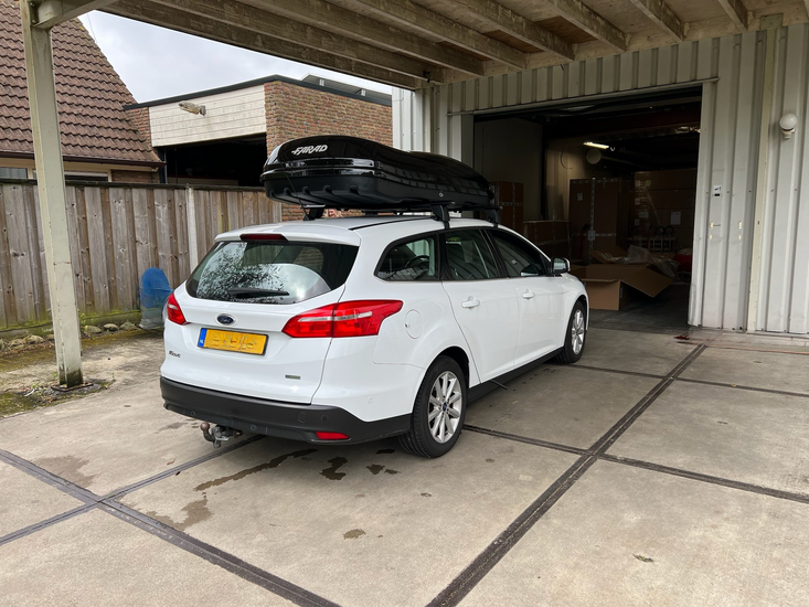 Ford Focus | N7 680 liter | Hoogglans zwart | Model Marlin