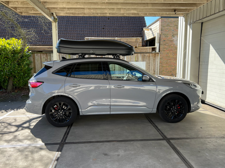 Ford Kuga | N7 680 liter | Mat zwart | Model Marlin