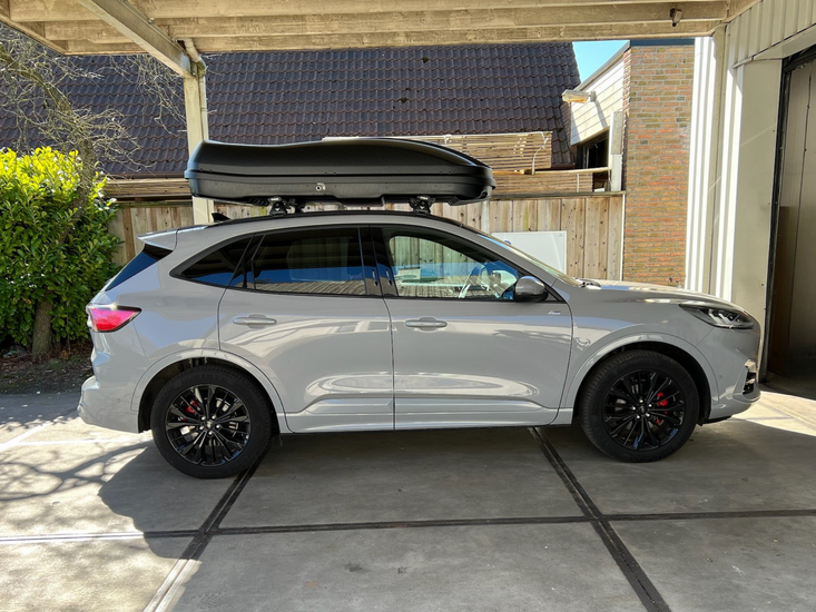 Ford Kuga | N7 680 liter | Mat zwart | Model Marlin