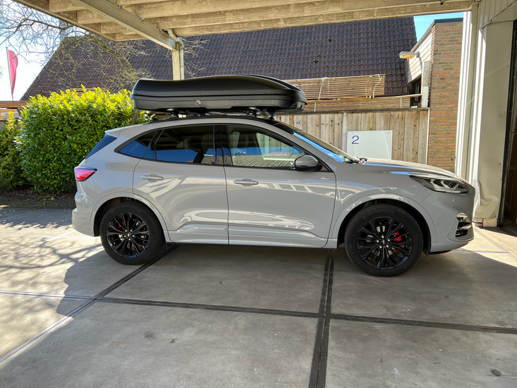 Ford Kuga | N7 680 liter | Mat zwart | Model Marlin