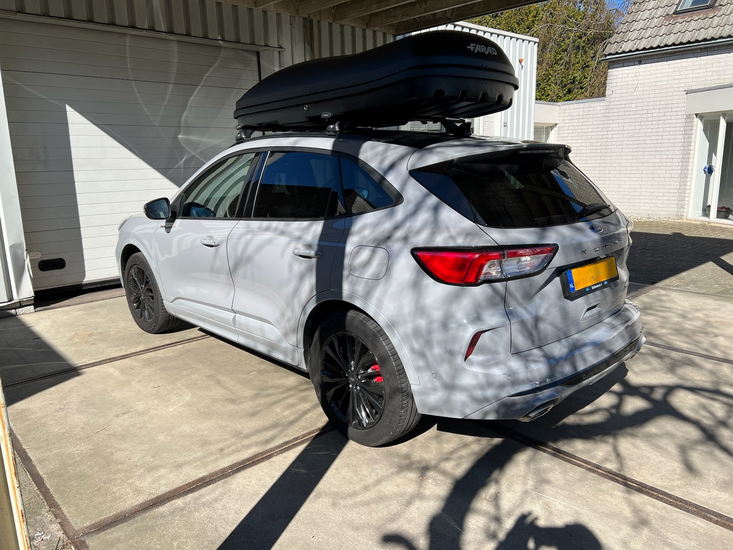 Ford Kuga | N7 680 liter | Mat zwart | Model Marlin