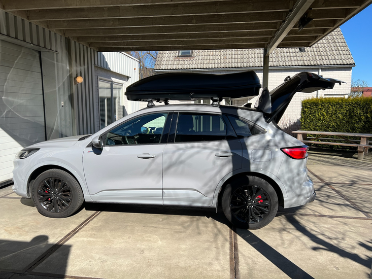 Ford Kuga | N7 680 liter | Mat zwart | Model Marlin