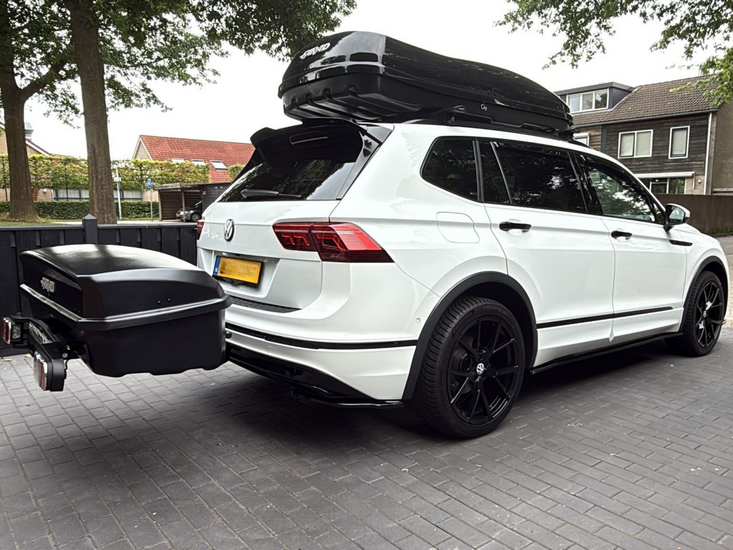 Volkswagen Tiguan | N26 300 liter | Zippy trekhaakplatform | Mat zwart | Model Maki
