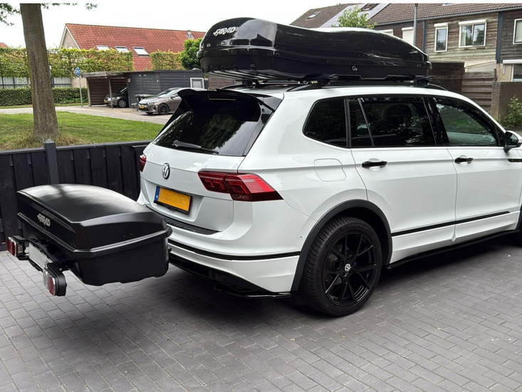 Volkswagen Tiguan | N26 300 liter | Zippy trekhaakplatform | Mat zwart | Model Maki