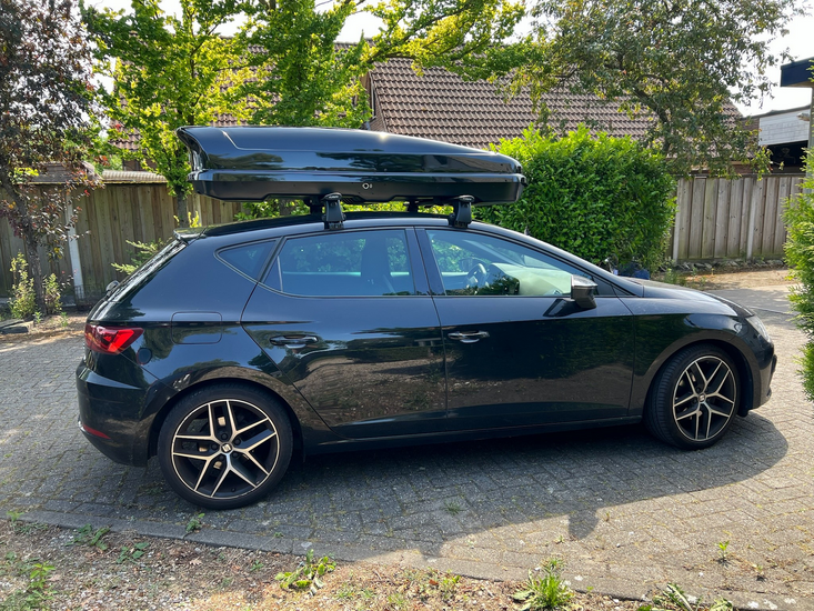 Seat Leon ST | N21 630 liter | Hoogglans zwart | Model Koral
