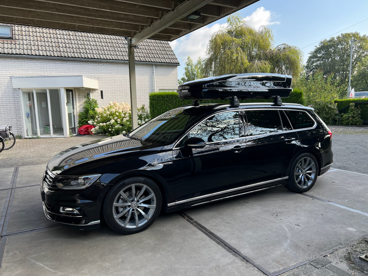 Volkswagen Passat | N21 630 liter | Hoogglans zwart | Model Koral