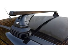 Staal gemonteerd op auto