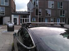 Dakdragerset voor de Tesla model 3 (afgebeeld is de wingbar zwart)